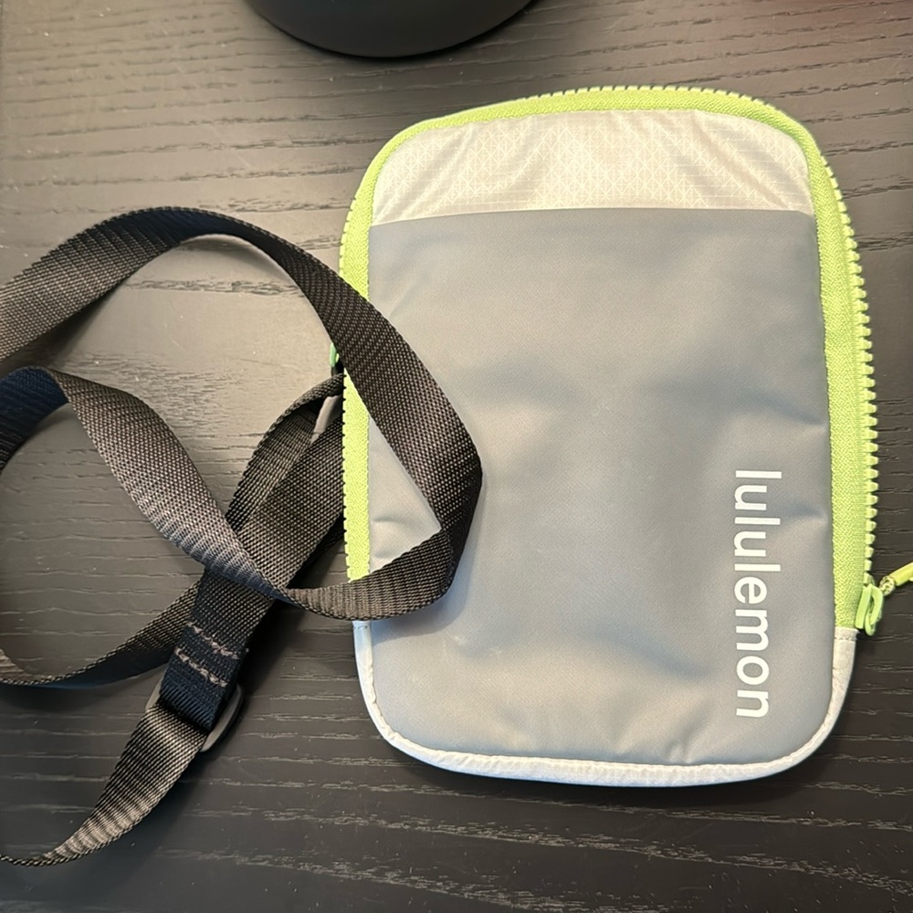 Lululemon cross body bag barely used! Green and grey